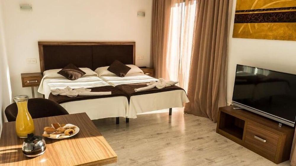 Porto Drach Aparthotel & Suites Порто Кристо Экстерьер фото